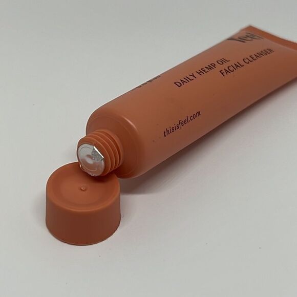 🌟$8 FEEL Daily Facial Cleanser - Picture 4 of 4